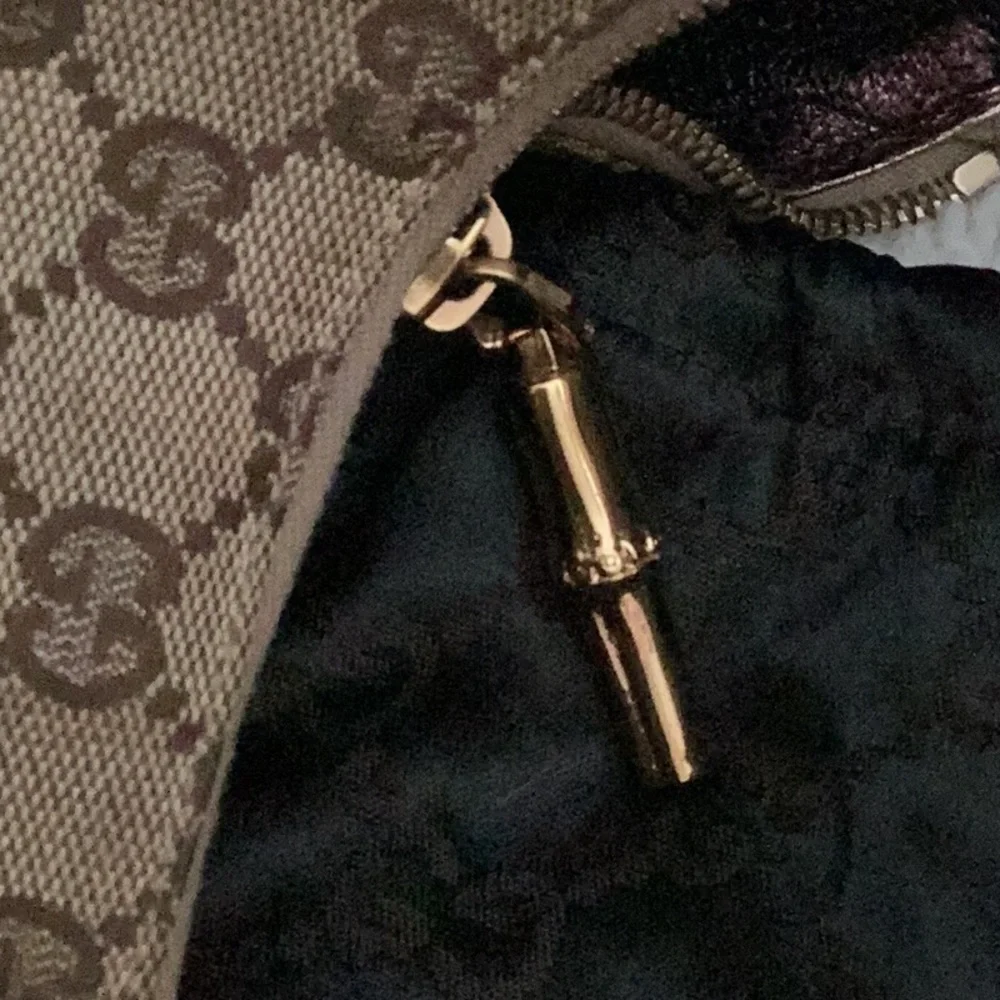 Authentic vintage GUCCI
Bamboo Ring Hobo - Picture 7 of 13